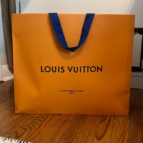 Louis Vuitton paper shopping bag and box - Picture 1 of 2
